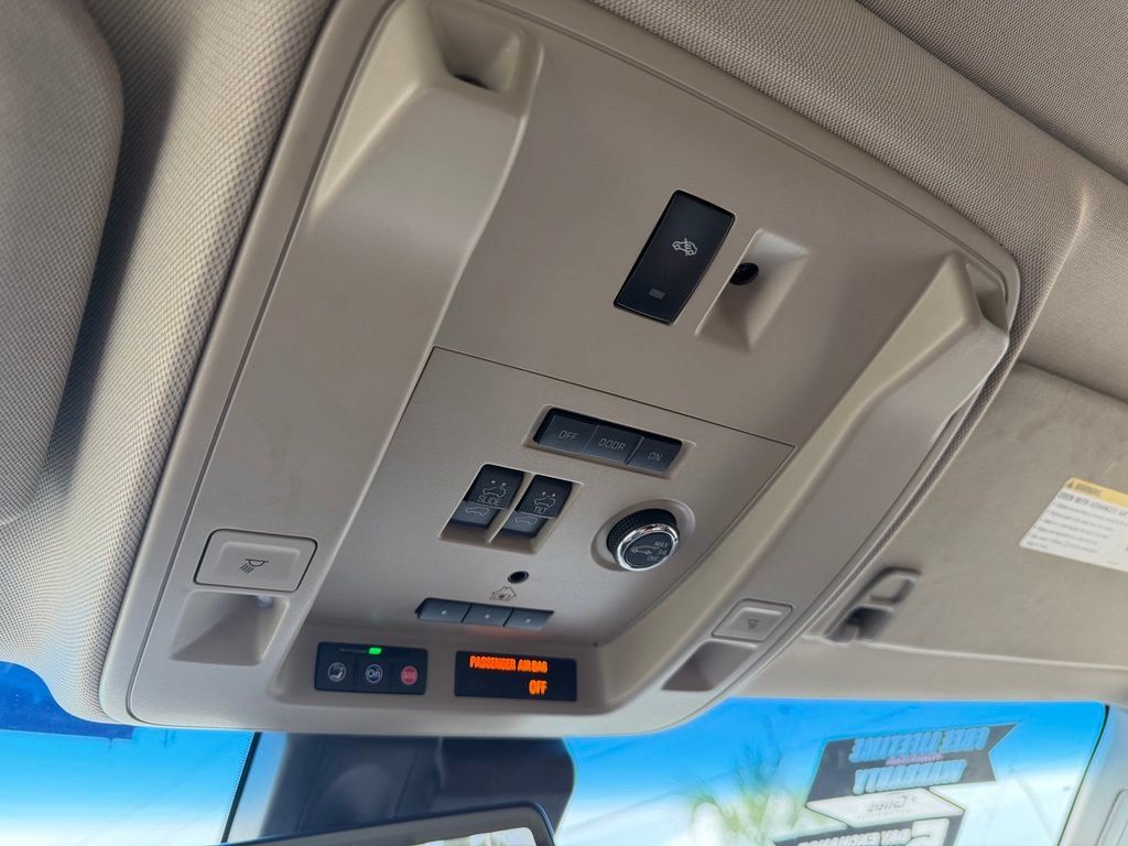Used 2019 Cadillac Escalade ESV Premium Luxury RWD image 24