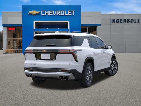 Used 2026 Chevrolet Traverse LT w/ Sun and Wheel Package image 4