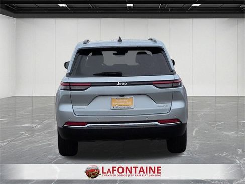 Used 2024 Jeep Grand Cherokee Limited image 4