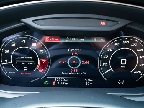 Used 2022 Audi RS Q8 w/ Carbon Optic Package AWD/4WD image 39