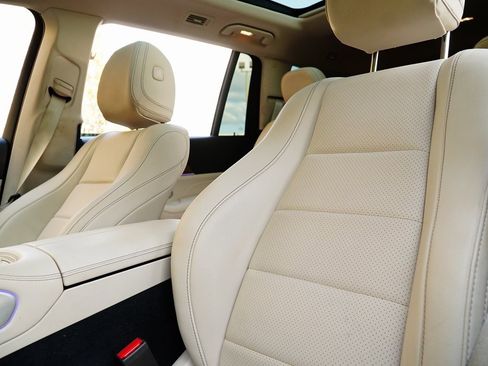 Used 2023 Mercedes-Benz GLS 450 4MATIC image 15