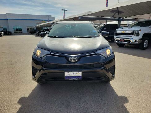 Used 2018 Toyota RAV4 LE image 6