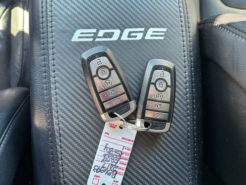 Used 2017 Ford Edge Titanium w/ Equipment Group 301A image 40