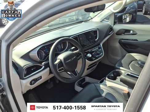 Used 2024 Chrysler Pacifica Touring-L FWD image 14