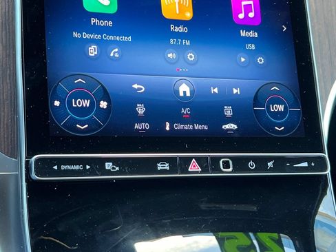 Used 2025 Mercedes-Benz GLC 300 image 24