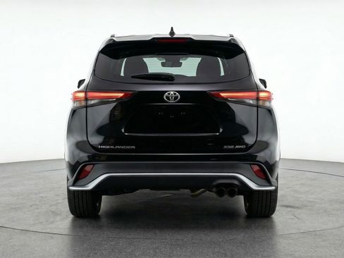 Used 2025 Toyota Highlander XSE AWD/4WD image 7