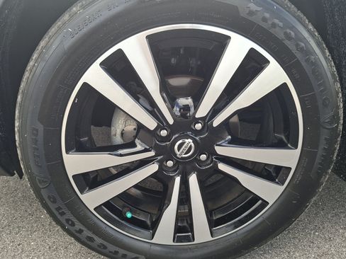 Used 2019 Nissan Kicks SV FWD image 24