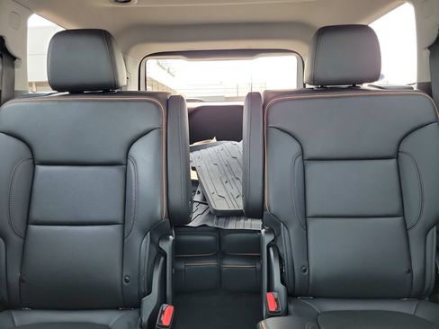 Used 2022 GMC Acadia AT4 w/ Technology Package AWD/4WD image 17