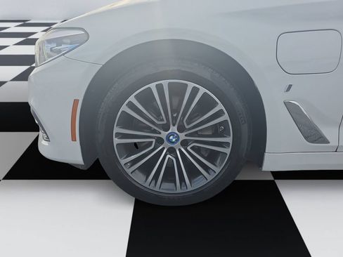 Used 2018 BMW 530e RWD image 14