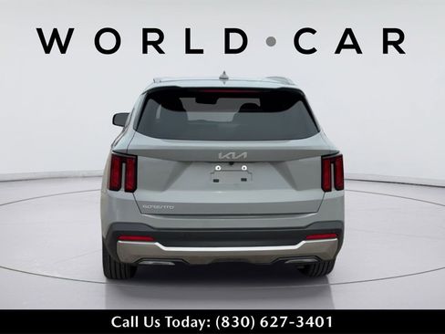 Certified 2025 Kia Sorento EX image 4