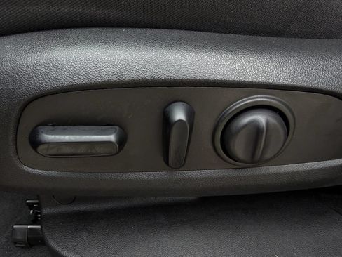 Used 2023 Chevrolet Equinox LT FWD image 25