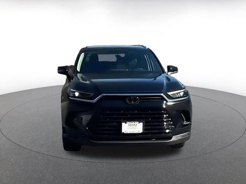 Used 2025 Toyota Grand Highlander XLE image 4