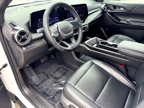 Used 2025 Chevrolet Equinox LT w/ Safety and Technology Package image 11