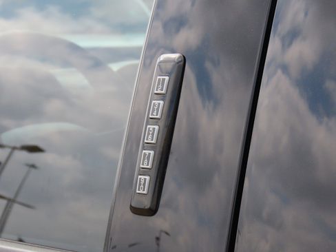 Certified 2022 Ford F150 Raptor w/ Equipment Group 801A High image 19