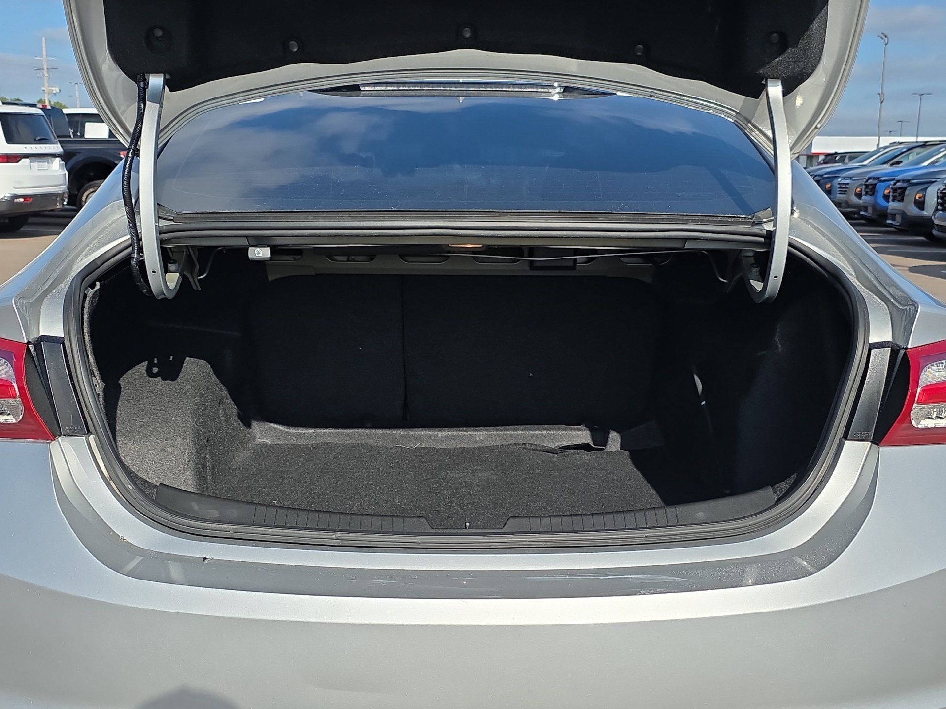 Used 2021 Chevrolet Malibu LT FWD image 13