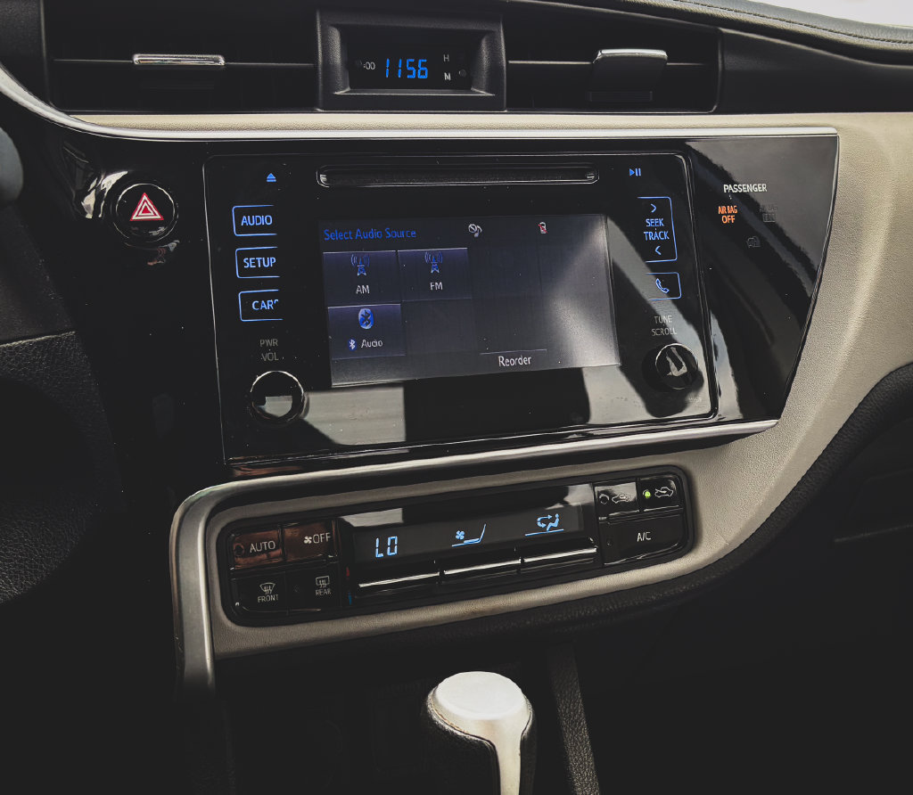 Used 2017 Toyota Corolla LE FWD image 12
