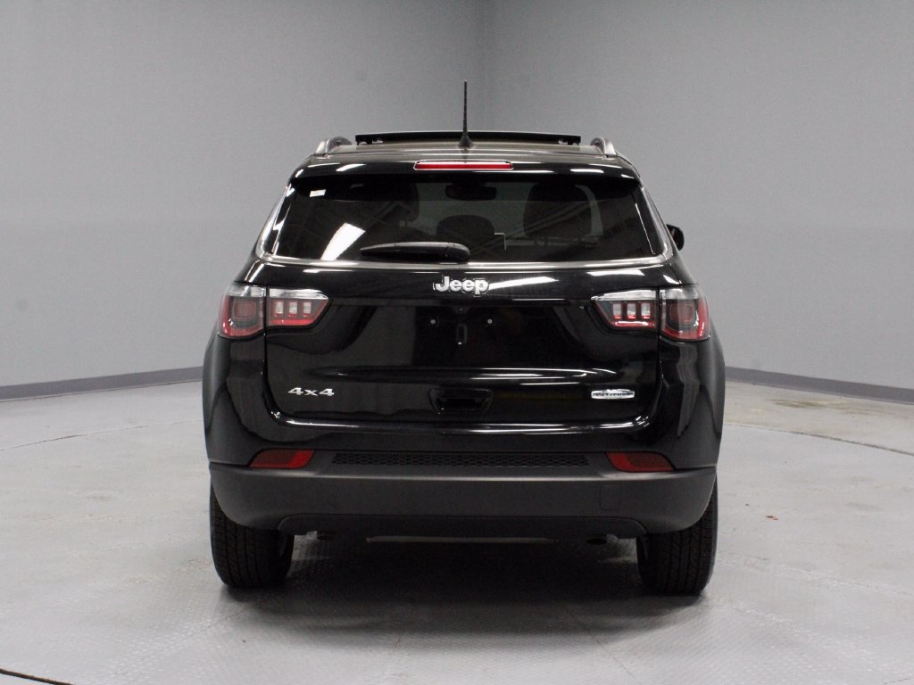 Used 2023 Jeep Compass Latitude w/ Sun and Sound Group AWD/4WD image 11