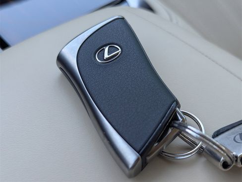 Used 2020 Lexus LS 500 w/ Luxury Package image 24