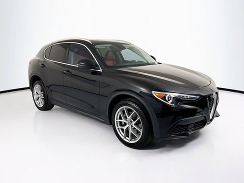 Used 2018 Alfa Romeo Stelvio AWD image 3