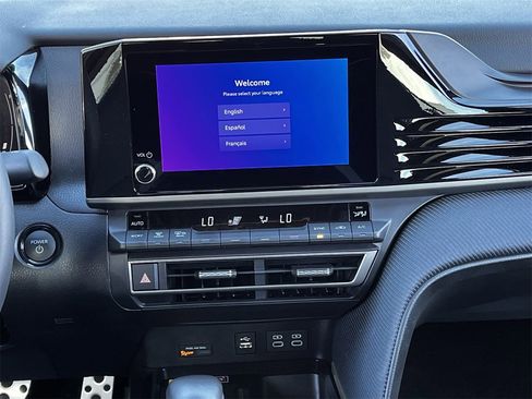 Used 2025 Toyota Camry SE image 15