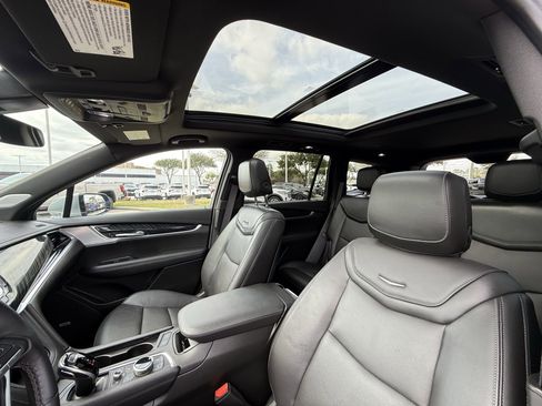 Used 2025 Cadillac XT6 Premium Luxury image 28