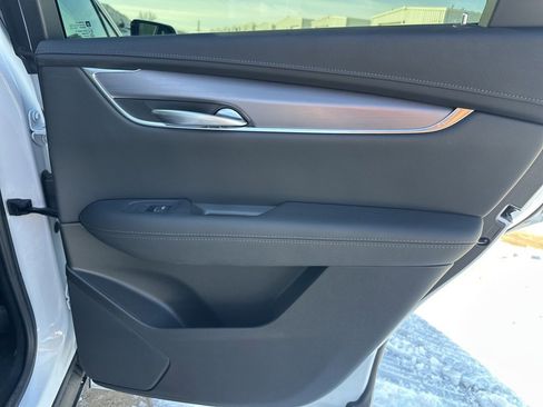 Certified 2025 Cadillac XT5 Luxury image 39