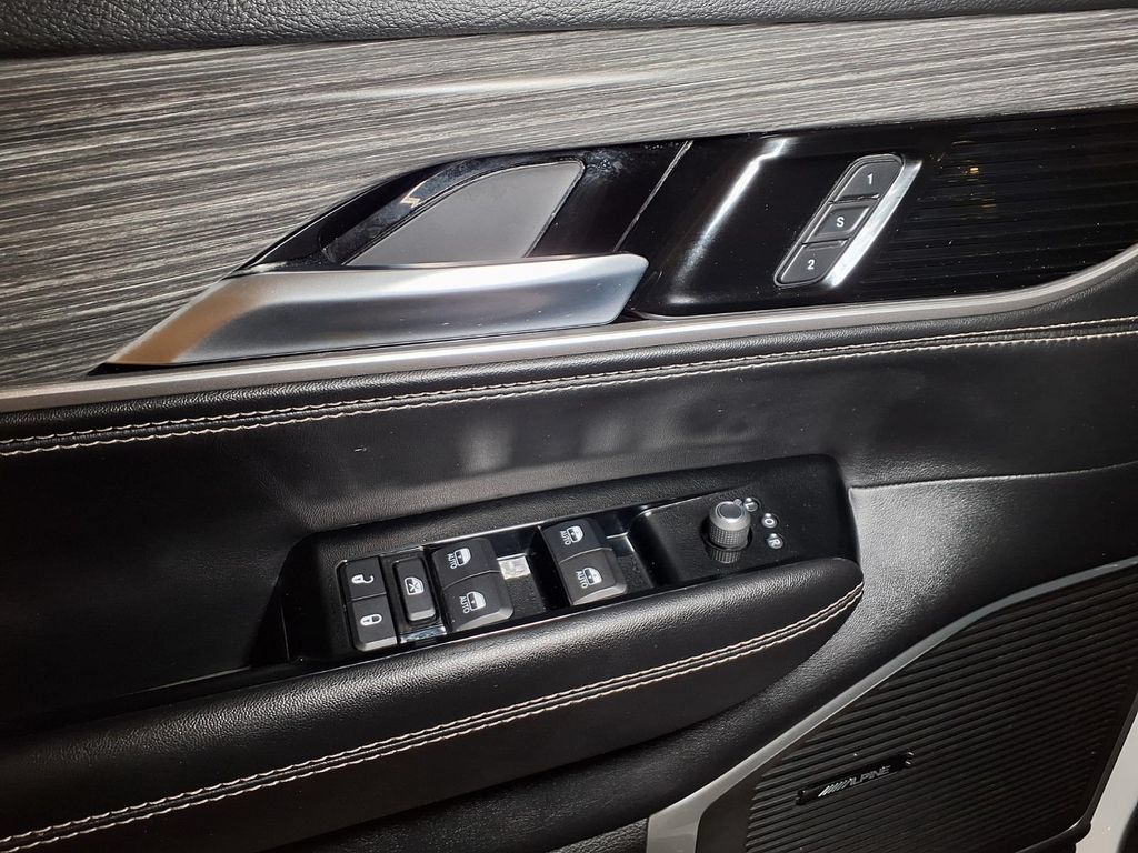 Used 2024 Jeep Wagoneer Series II w/ Flexible Seating Group RWD image 13