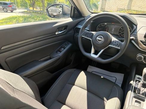 Used 2024 Nissan Altima 2.5 SV AWD/4WD image 32