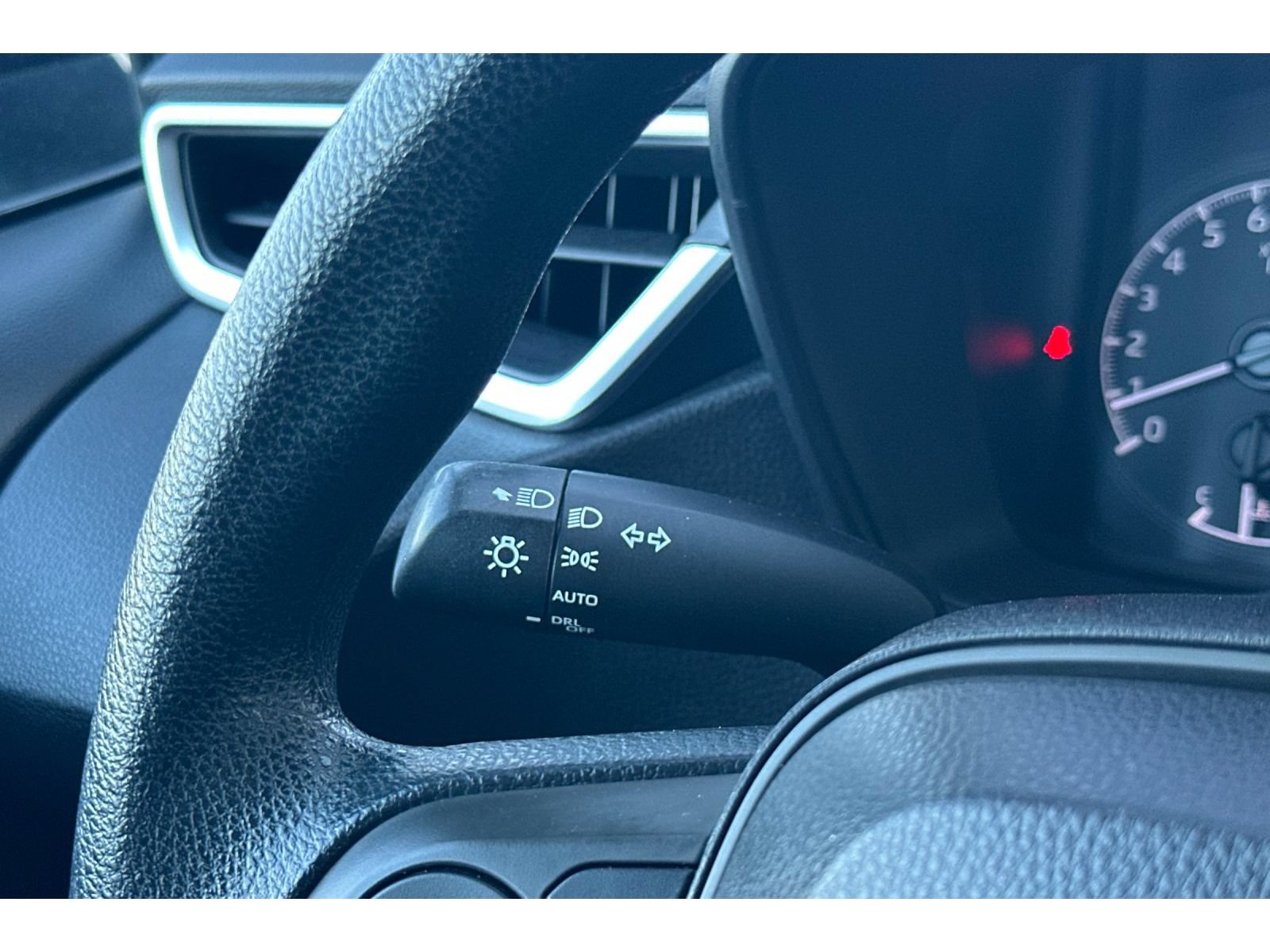 Used 2022 Toyota Corolla LE FWD image 34