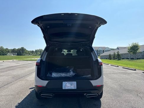 New 2025 Land Rover Range Rover Sport SE image 9