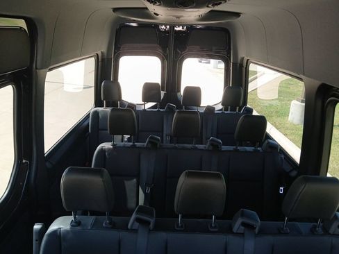 Used 2023 Mercedes-Benz Sprinter 2500 image 25