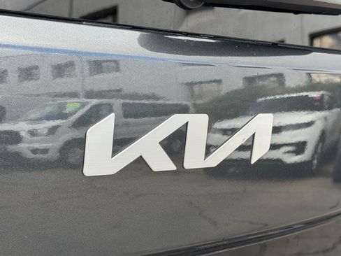Used 2025 Kia Soul LX w/ LX Technology Package FWD image 13