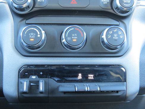 Used 2024 RAM 2500 Big Horn image 29