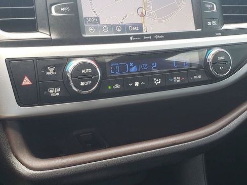 Certified 2019 Toyota Highlander XLE FWD image 24