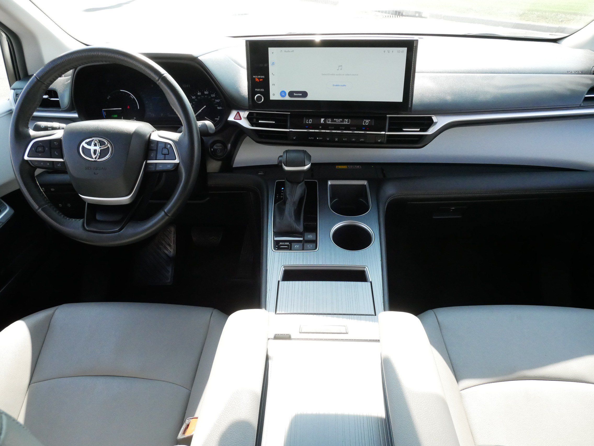 Certified 2025 Toyota Sienna XLE FWD image 10