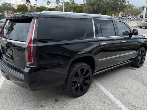 Used 2018 Cadillac Escalade ESV Premium Luxury image 5