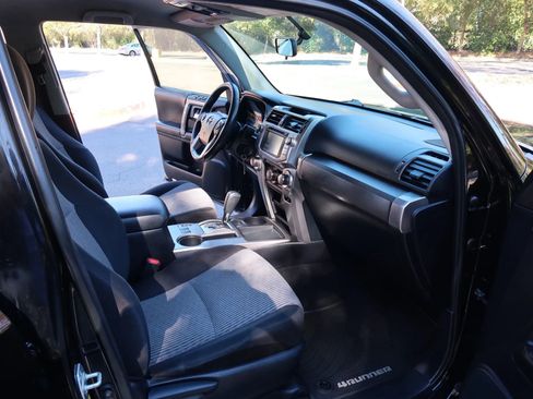 Used 2014 Toyota 4Runner SR5 image 7