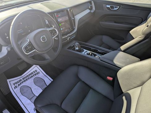 Used 2025 Volvo XC60 B5 Plus image 10