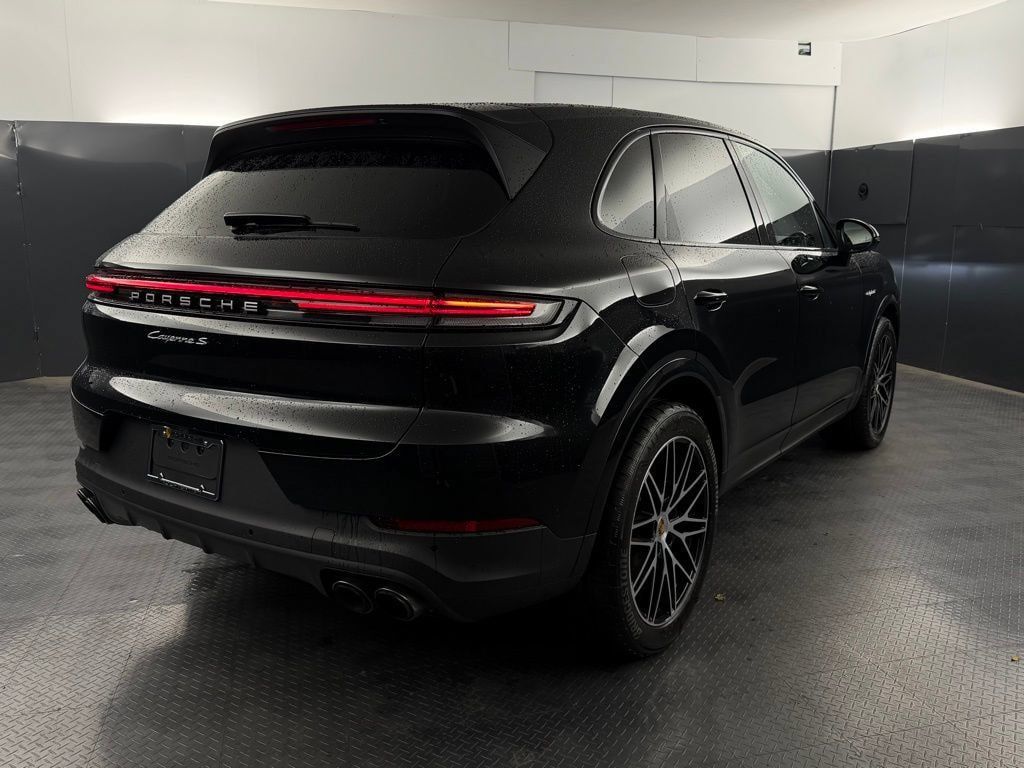 Certified 2025 Porsche Cayenne S AWD/4WD image 39