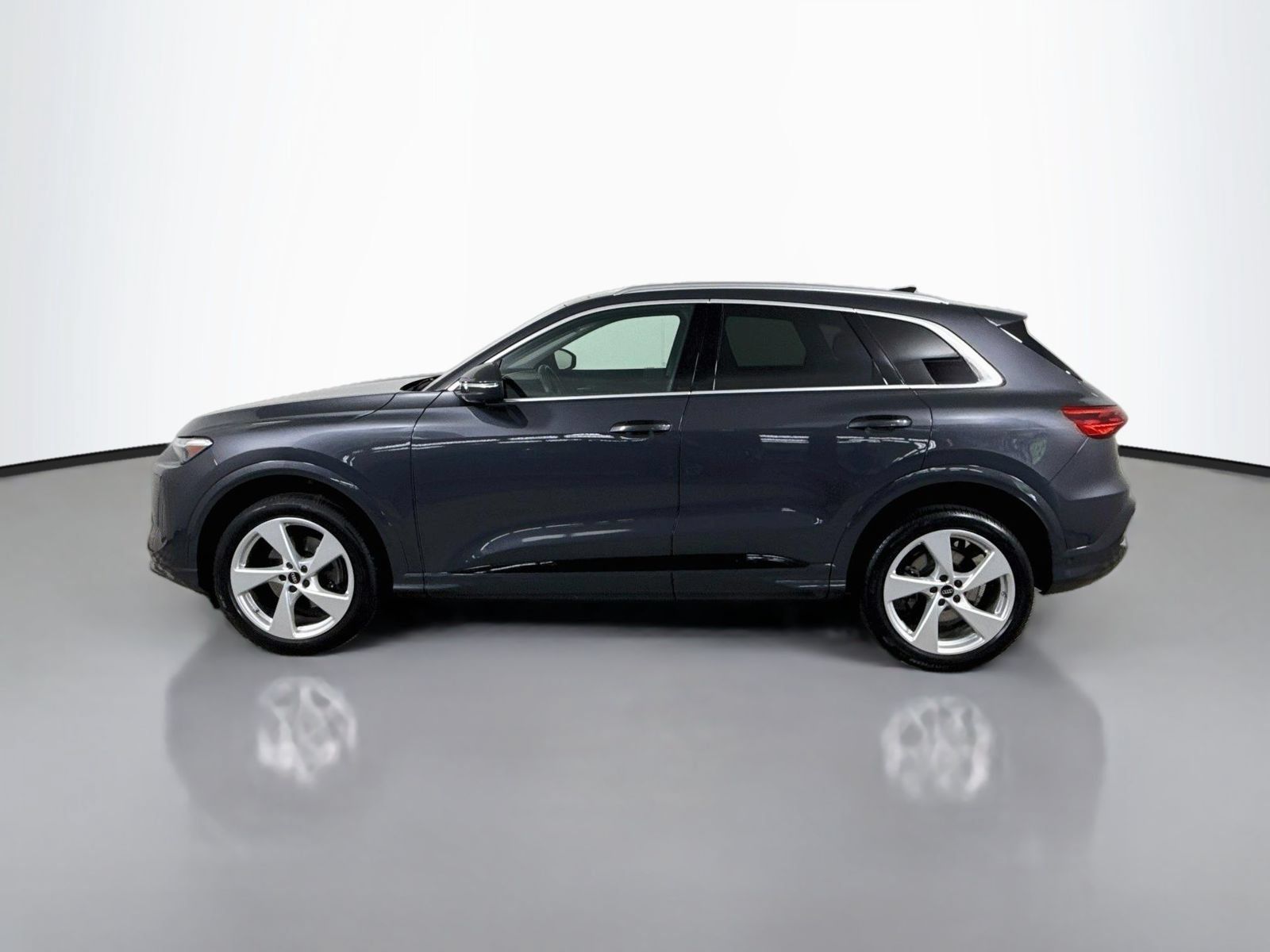 Certified 2025 Audi Q5 Premium w/ Premium Plus AWD/4WD image 2
