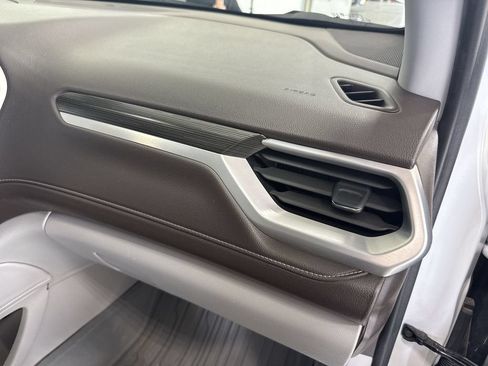 Certified 2022 GMC Acadia SLT FWD image 36