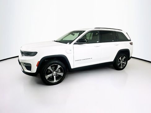 Used 2023 Jeep Grand Cherokee 4WD 4xe image 4