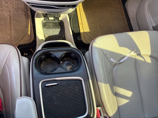 Used 2020 Chrysler Pacifica Limited FWD image 18