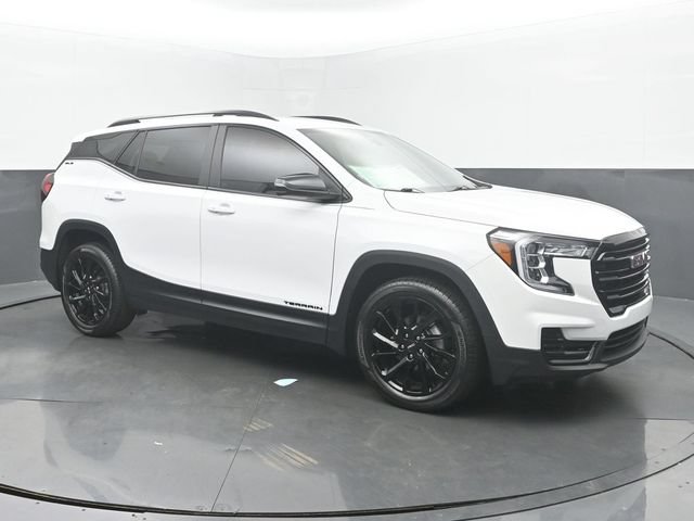 Used 2024 GMC Terrain SLE w/ Driver Convenience Package FWD image 7