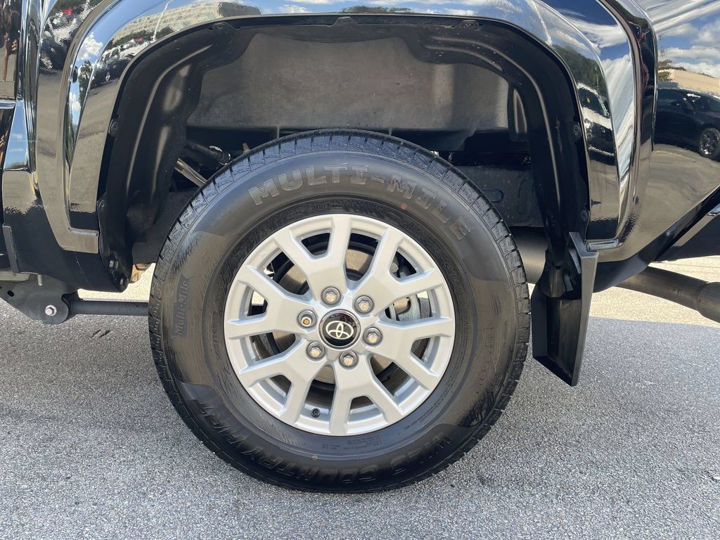 Used 2024 Toyota Tacoma SR5 AWD/4WD image 10
