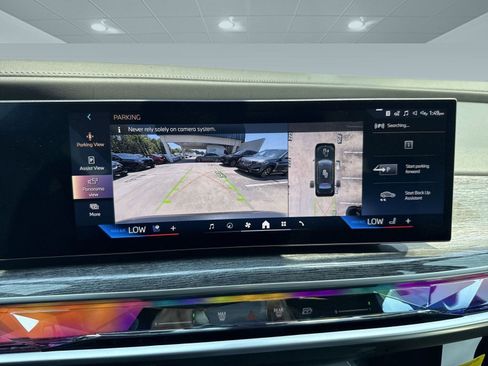 Used 2025 BMW i7 eDrive50 w/ Premium Package image 25