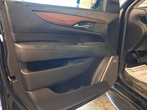 Used 2017 Cadillac Escalade Luxury RWD image 18
