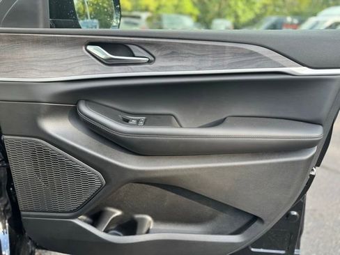 New 2025 Jeep Grand Cherokee L Limited w/ Black Appearance Package image 18