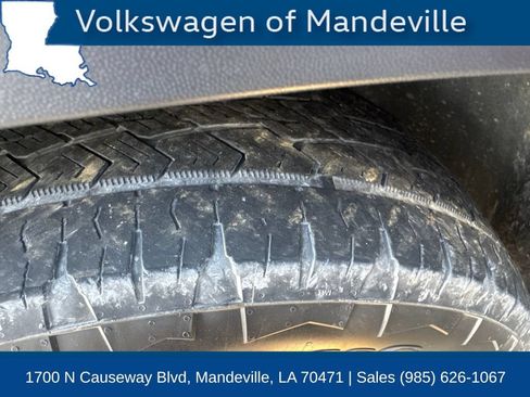 Used 2025 Volkswagen Atlas Peak Edition SE AWD/4WD image 2