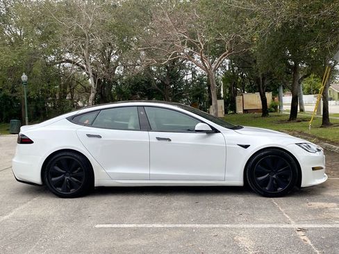 Used 2023 Tesla Model S Standard Range image 8